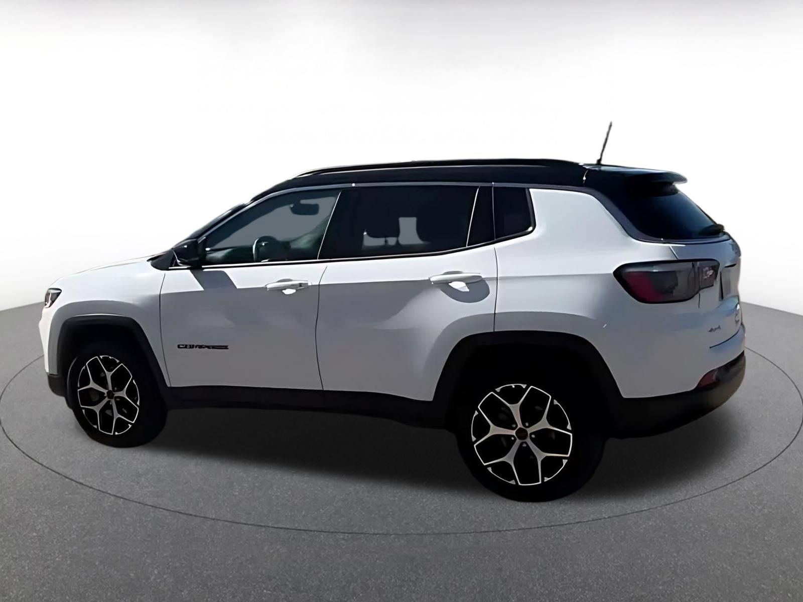 Used 2025 Jeep Compass Limited AWD/4WD image 9