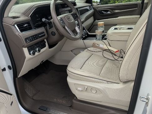 Used 2023 GMC Yukon XL Denali w/ Denali Reserve Package AWD/4WD image 12