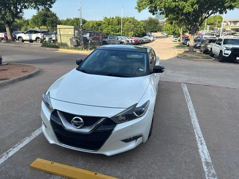 Used 2016 Nissan Maxima Platinum w/ Interior Lighting Package FWD image 3