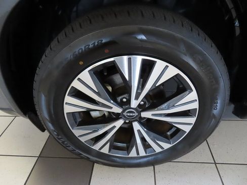 Used 2023 Nissan Rogue SV image 16