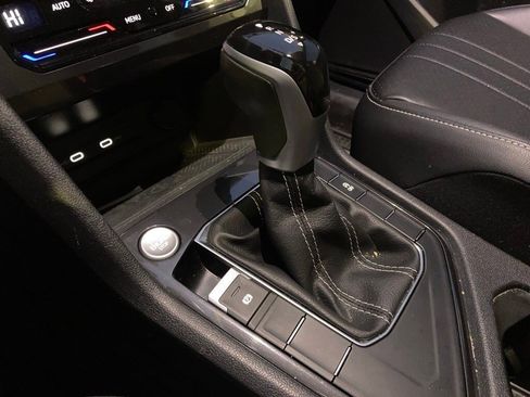 Used 2023 Volkswagen Tiguan SE image 24