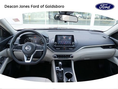 Used 2022 Nissan Altima 2.5 SV image 17