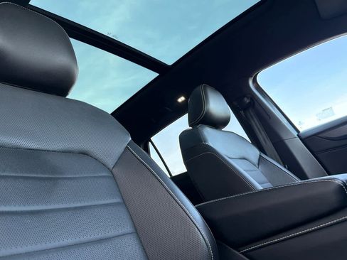 Used 2024 Volkswagen Atlas Cross Sport SEL R-Line image 17