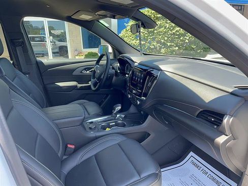Used 2023 Chevrolet Traverse LT FWD image 10