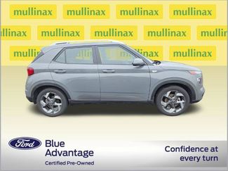 Used 2023 Hyundai Venue SEL FWD video 2
