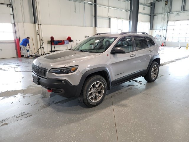 Used 2020 Jeep Cherokee Trailhawk w/ Comfort/Convenience Group AWD/4WD image 3
