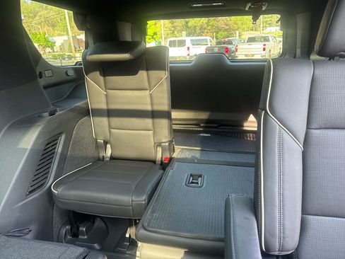 Used 2021 Cadillac Escalade Premium Luxury image 18