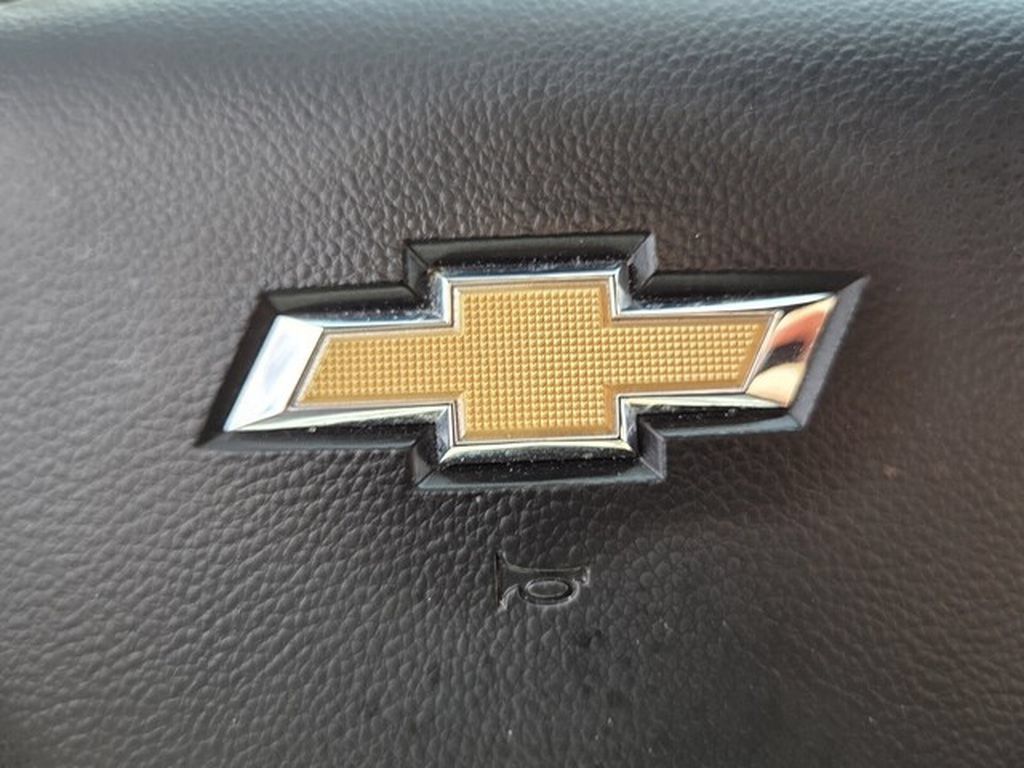 Used 2025 Chevrolet Silverado 1500 LT RWD image 33