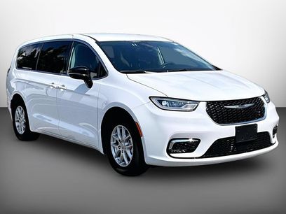 Used 2024 Chrysler Pacifica Touring-L