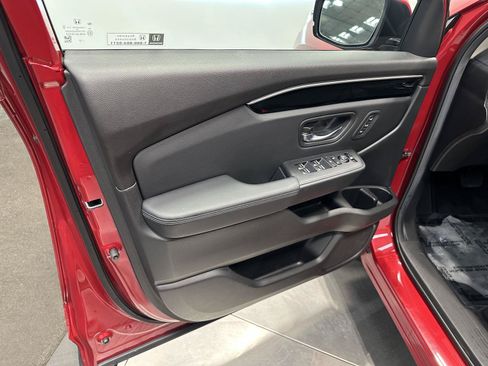 Certified 2025 Honda Pilot Touring image 13