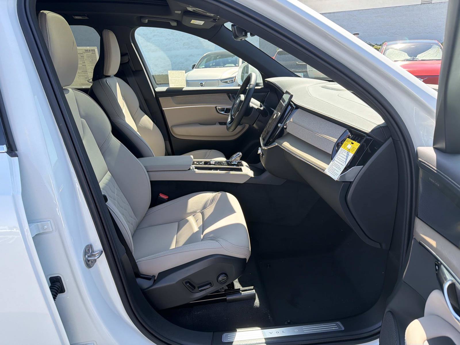 New 2027 Volvo XC90 B6 Plus AWD/4WD image 21