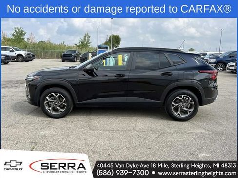 Certified 2025 Chevrolet Trax LT w/ LT Convenience Package FWD image 2