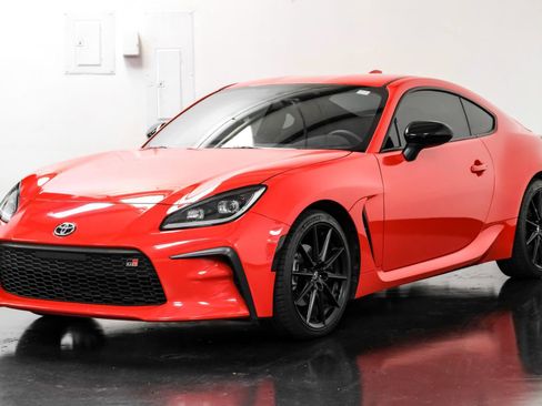 Used 2025 Toyota GR86 Premium w/ ALL Weather Mat Package (TMS) RWD image 6