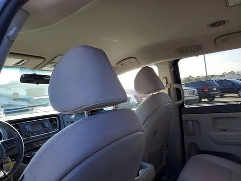 Used 2016 Kia Sedona LX w/ Option Group 020 FWD image 11