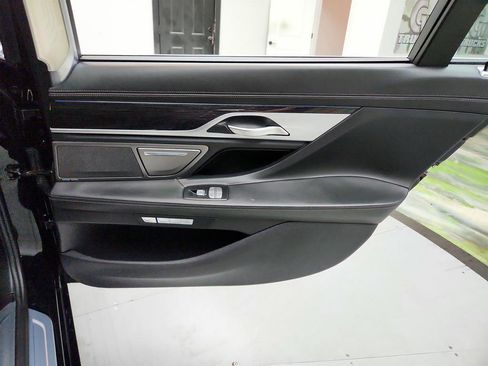 Used 2017 BMW 740i RWD image 31