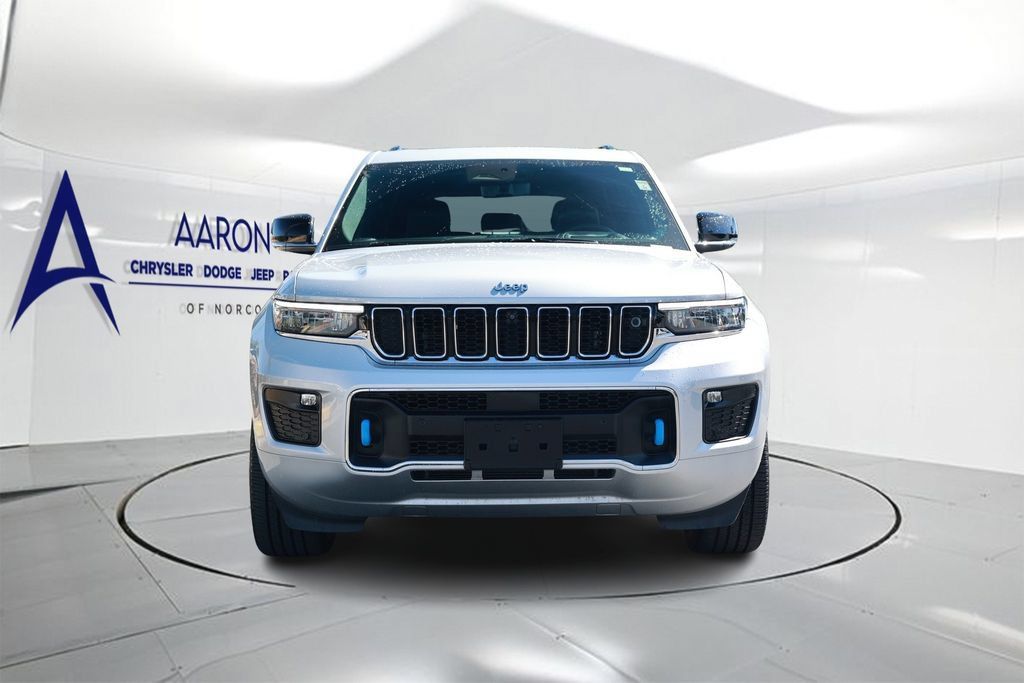 Used 2023 Jeep Grand Cherokee Overland w/ Advanced Protech Group III AWD/4WD image 4