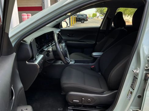 Used 2025 Hyundai Kona SEL FWD image 9