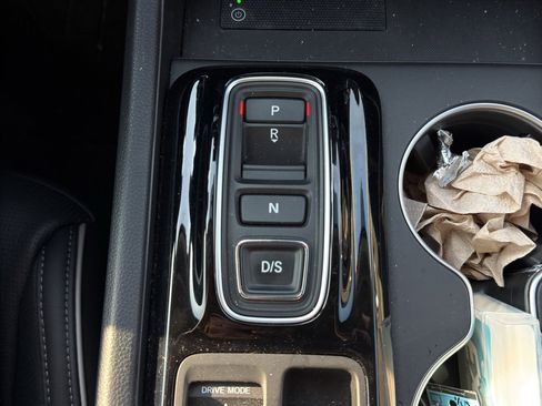 Used 2025 Honda Pilot Elite image 27