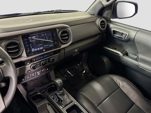 Used 2018 Toyota Tacoma TRD Sport image 26