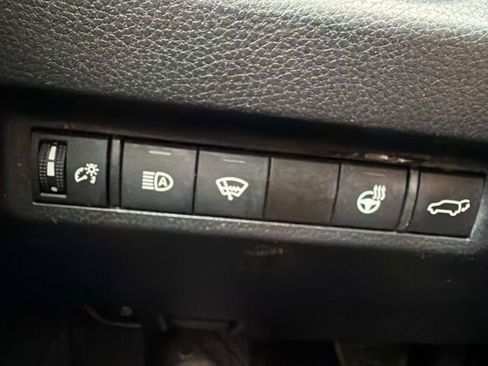 Used 2022 Toyota RAV4 XLE Premium AWD/4WD image 31