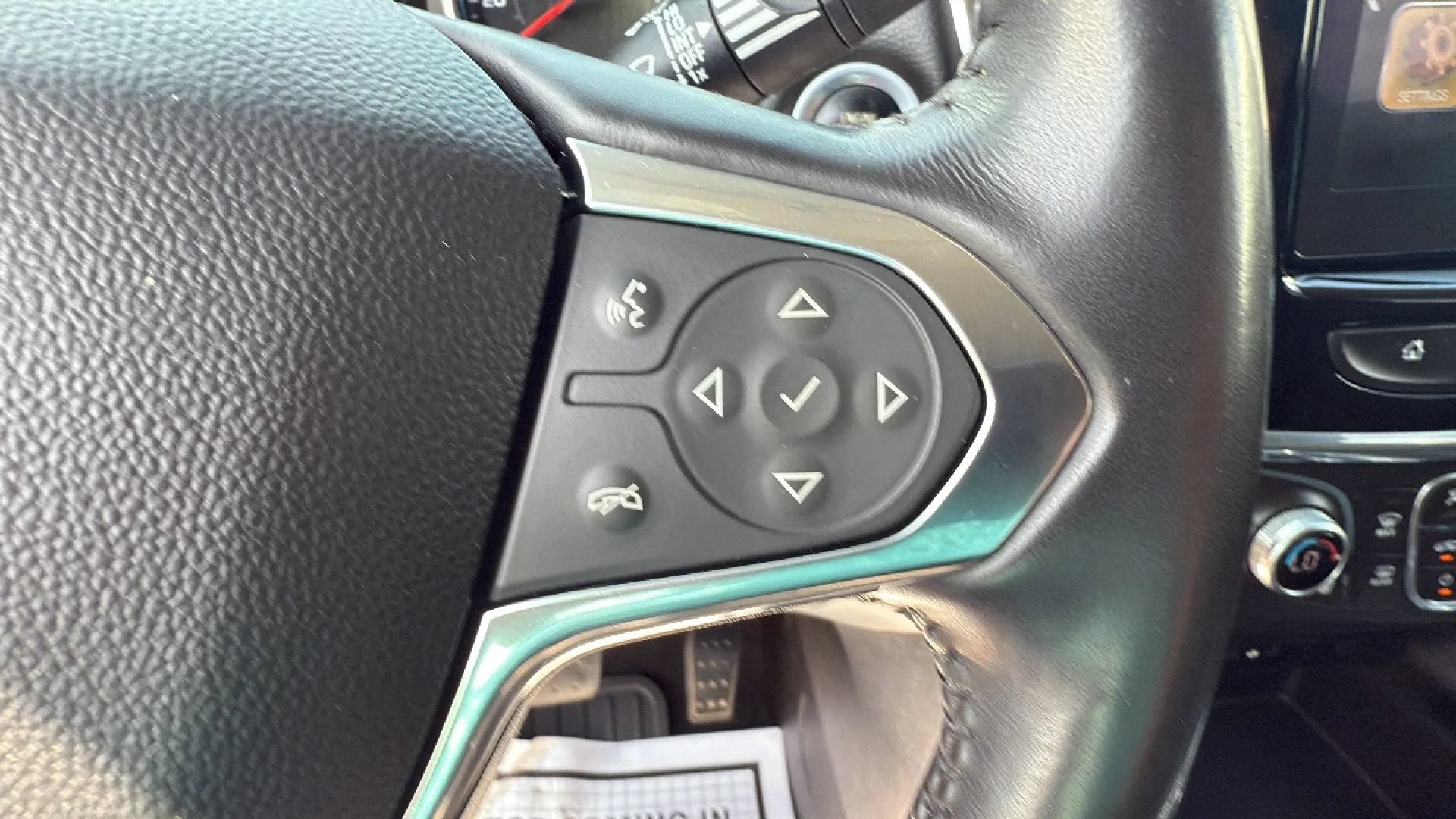 Used 2018 Chevrolet Traverse LT FWD image 21
