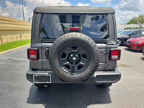 Used 2025 Jeep Wrangler Sport AWD/4WD image 4