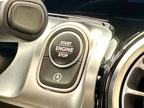 Certified 2022 Mercedes-Benz GLB 250 4MATIC image 16