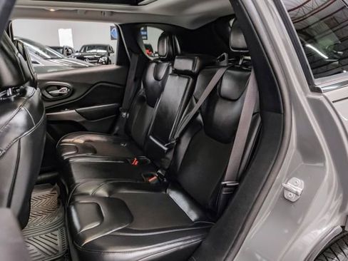 Used 2020 Jeep Cherokee Latitude Plus w/ Comfort/Convenience Group image 33