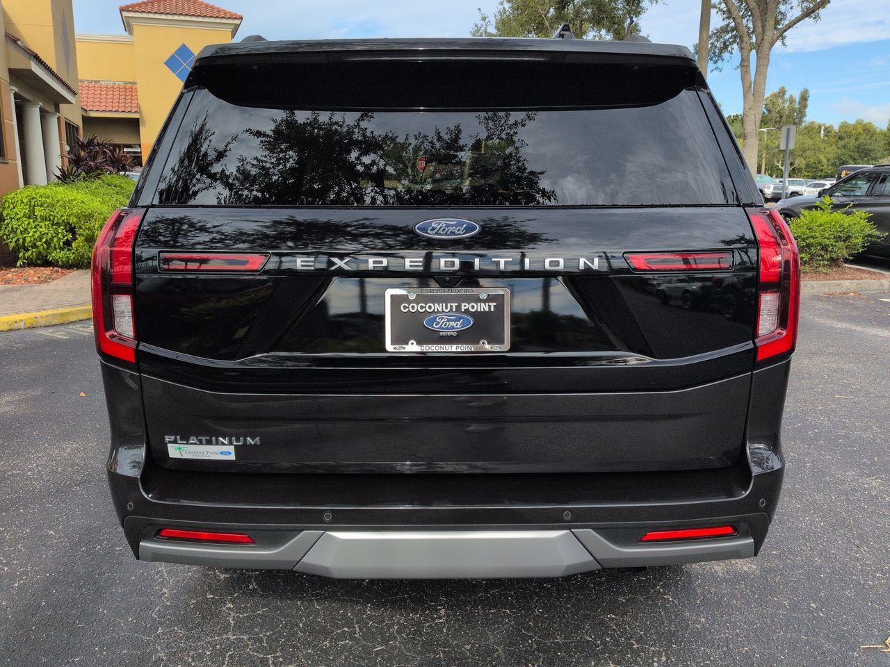 Certified 2025 Ford Expedition Platinum w/ Platinum Ultimate Package AWD/4WD image 5