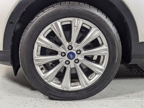 Used 2018 Ford Escape Titanium image 10