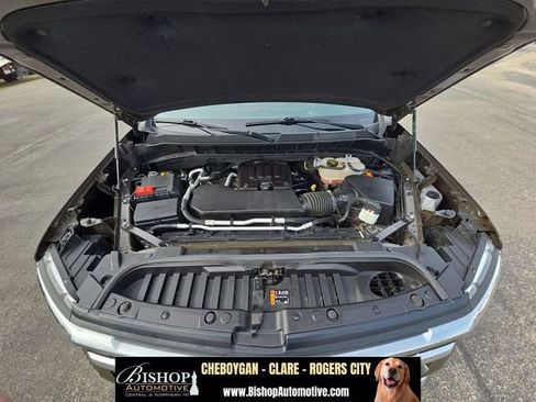 Used 2023 Chevrolet Silverado 1500 LT AWD/4WD image 7