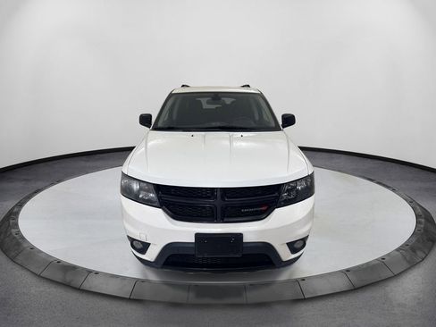 Used 2019 Dodge Journey SE w/ Connectivity Group FWD image 2