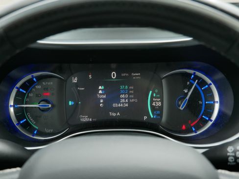 Used 2020 Chrysler Pacifica Limited w/ Advanced Safetytec Group FWD image 21