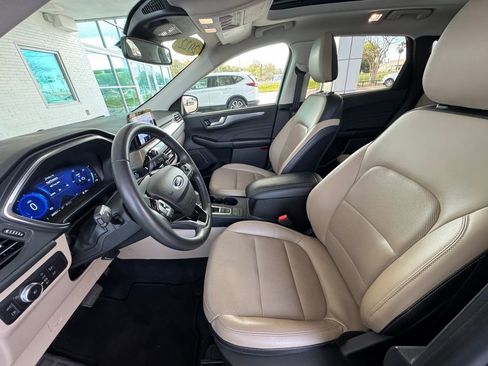 Used 2022 Ford Escape Titanium image 11