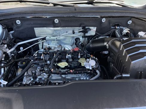 Used 2025 Volkswagen Atlas Cross Sport SE image 33