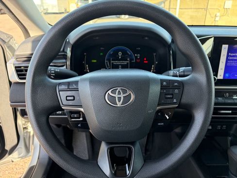 Used 2025 Toyota Camry LE image 18
