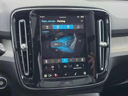 Used 2023 Volvo XC40 B5 Ultimate w/ Protection Package Premier image 25