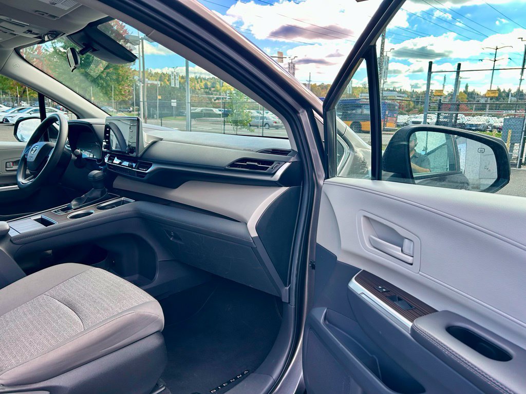 Certified 2024 Toyota Sienna LE AWD/4WD image 17