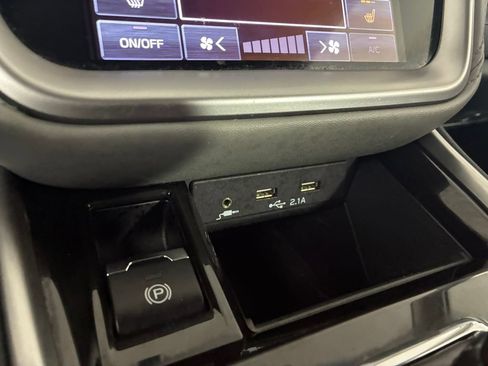 Used 2022 Subaru Outback Premium image 15