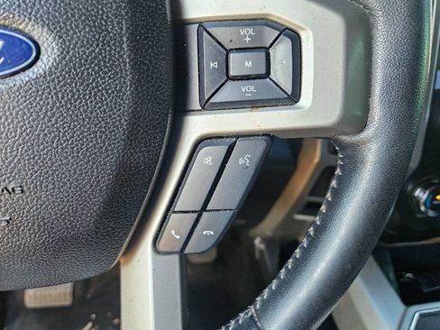 Used 2019 Ford F150 Lariat image 29