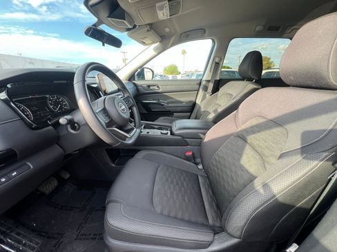 Used 2025 Nissan Pathfinder SV image 27