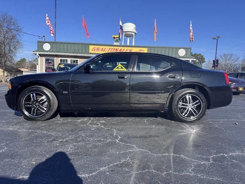 Used 2010 Dodge Charger SXT image 2