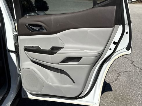 Used 2021 GMC Acadia SLT w/ Technology Package image 16