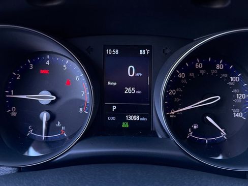 Used 2020 Toyota C-HR LE image 11