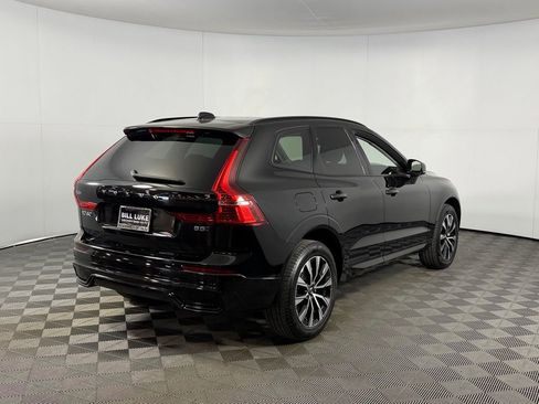 Used 2025 Volvo XC60 B5 Core image 8