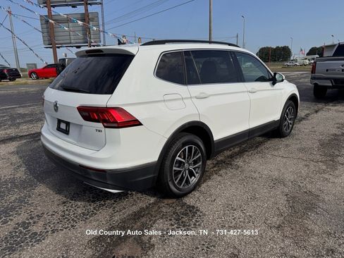 Used 2018 Volkswagen Tiguan SE w/ Panoramic Sunroof Package FWD image 6