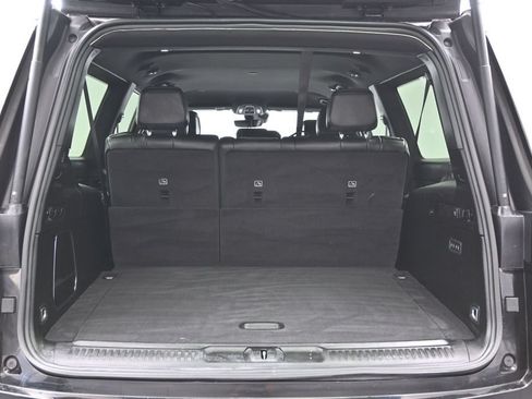 Used 2024 Jeep Wagoneer L Series II w/ Flexible Seating Group AWD/4WD image 15