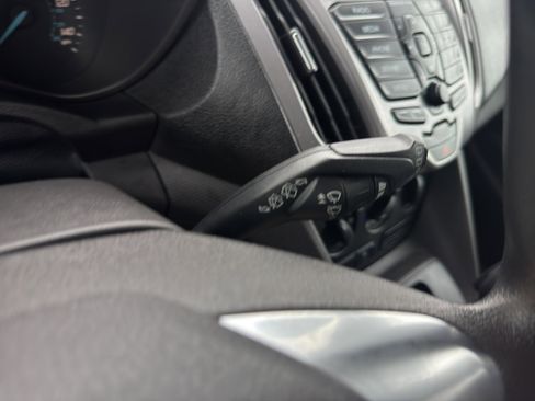 Used 2015 Ford Transit Connect XLT image 18