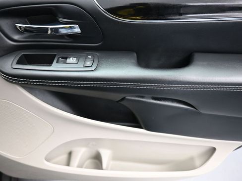 Used 2016 Dodge Grand Caravan SE image 45