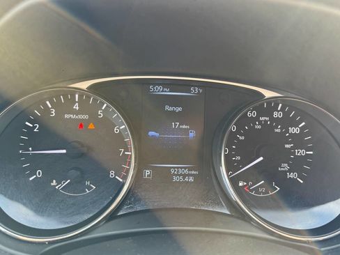 Used 2016 Nissan Rogue SV image 12